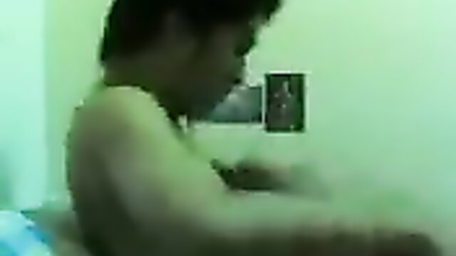 Indonesian camgirl in hotel room, strips down to expose her ngentot glory. Xxx Tube.