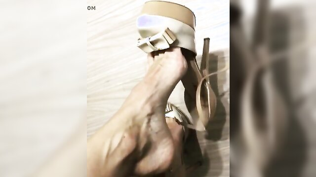Mature sexy veiny feet and high heel Mature sexy veiny feet and high heel