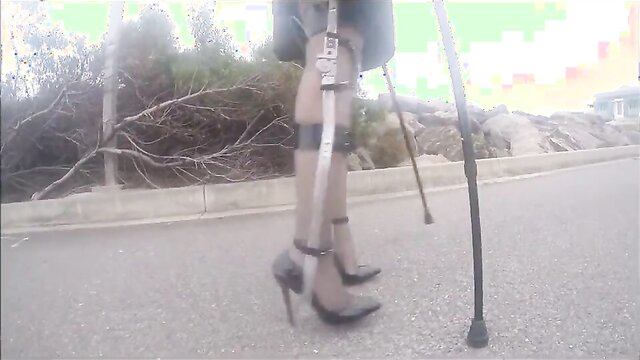 Sultry mature amateur wife in leg braces and using crutches, a tantalizing display of hot amateur action on xxx tube.