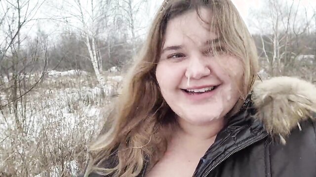 Cum on the face of a cutie with big tits, and she got excited and started taking selfies Blowjob by the car in the field, in a snowstorm. Isn\'t it beautiful?