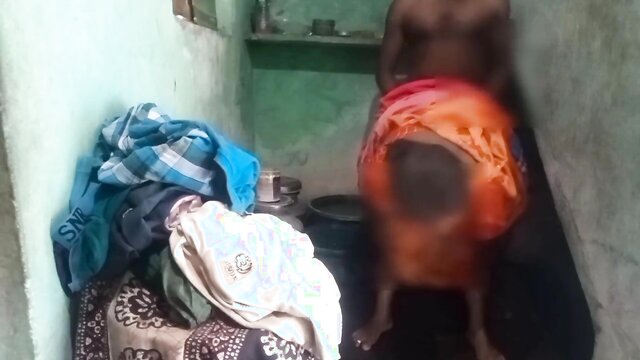 Tamil priya aunty bathroom sex Tamil priya aunty bathroom sex