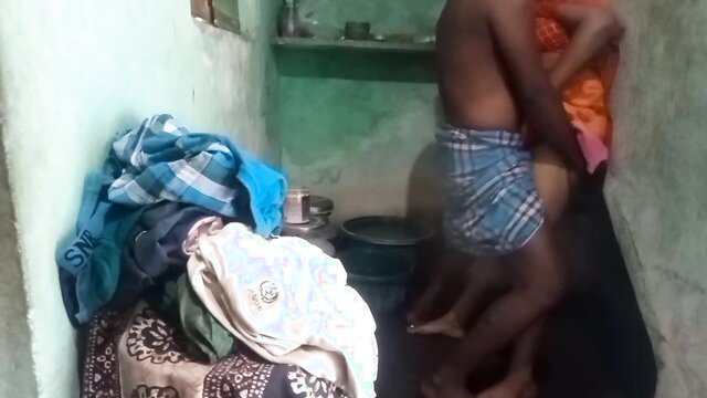 Tamil priya aunty bathroom sex Tamil priya aunty bathroom sex