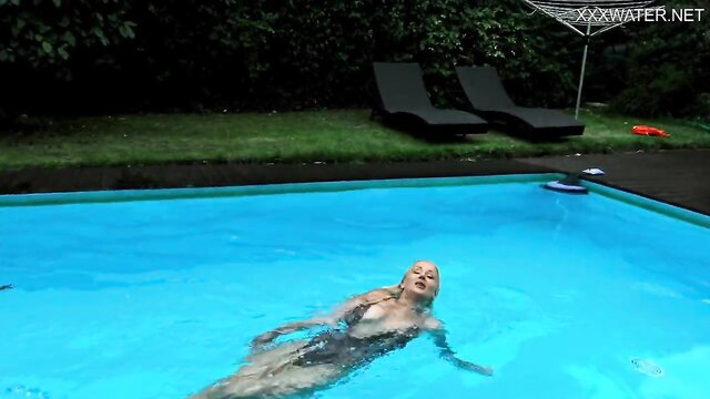 Yet Emily Ross astonishes again underwater Welcome to the wonderful underwater erotic world, a special place on the web for all lovers of the submerged female forms. The water reveals the real beauty of the woman\'s body!