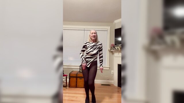 GILF DANCING IN PANTYHOSE DANIELLE DUBONNET My 33 YEAR OLD PHOTOGRAPHER HAS TAUGHT ME EVERYTHING!!
