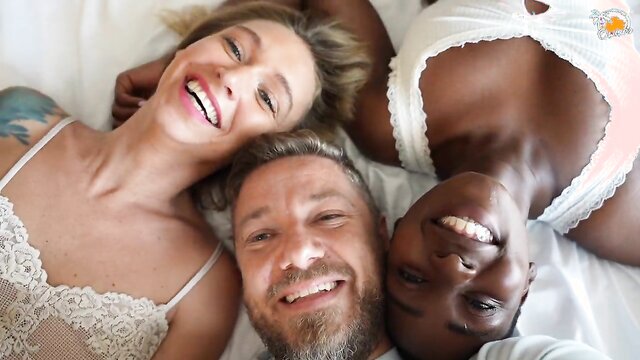 White Couple with Ebony Star in stunning Threesome - Behind the Scenes, Owiaks and Zaawaadi Amazing lifestyle footage from behind the scenes footage of the exclusive videos of Polish couple Owiaks with ebony porn star Zaawaadi. Yuli and Mateo in collaboration with an African model for the first time ever!