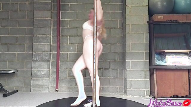 Sexy pole dance sexy pole dance