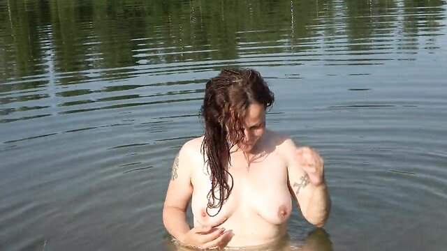 Brunette Swimming Without Panties and Bra Hera Harding is enjoying deep waters again! In this scene you will see her swimming absolutely naked. She looks sexy with her dreadlocks and tattoos, horny as much as possible for you!