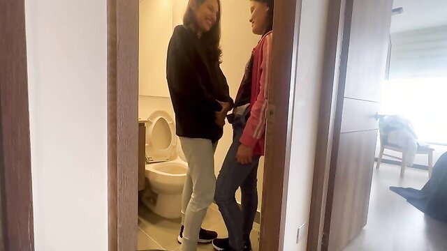 My friend leaves me alone in the house of his hot aunt\'s house and Hard Fuck in the bathroom I go to a friend\'s house to do some work and he leaves me alone with his aunt, she makes me nervous and puts me in the bathroom, she starts touching me and I like what she does, we hide so that my fri