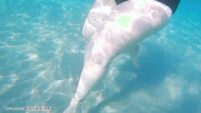 Underwater Footjob Sex & Nipple Squeezing POV at Public Beach - Big Natural Tits PAWG BBW Wife Being Kinky on Vacation We\'ve spent our summer holidays at the mediterranean sea and had some underwater fun right at the public beach. She gave me a footjob and I in turn played with her nice big natural boobs.