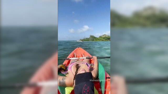 Latina makes a blowjob in the beach