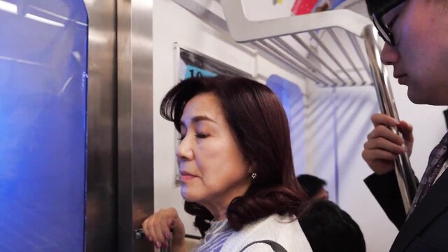 Married Woman Train ~Touched 70&#\'s Chiyoko Kawabata